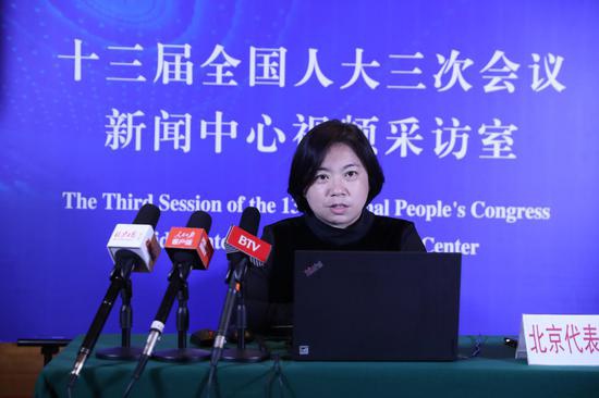 天下人大代表、北京市房山区人民法院民二庭庭长历莉。受访者供图