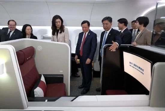  4月9日，鄭麗文率國民黨訪問團參訪中國商飛。記者 邢廣利 攝/新華社