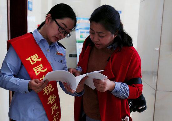 呼和浩特玉泉区国税局青年干部立足岗位弘扬五