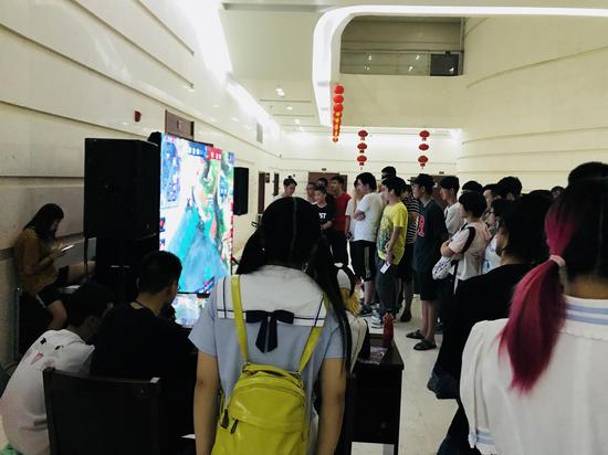 战况实时直播与解说