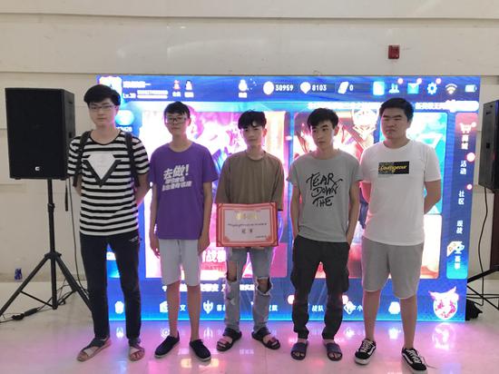 KG KING战队合照