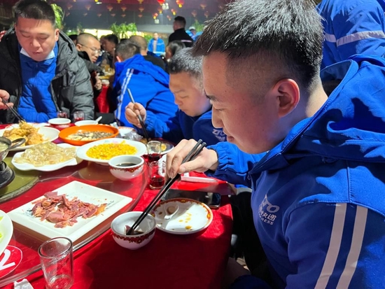 一桌年夜饭：四海话团圆，味浓年更浓