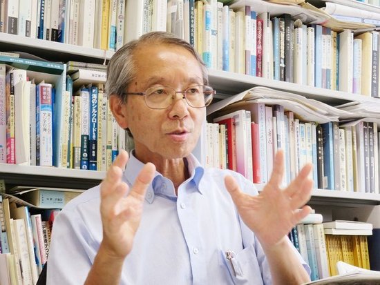 日本創價大學教授高橋強接受人民網採訪。影片截圖