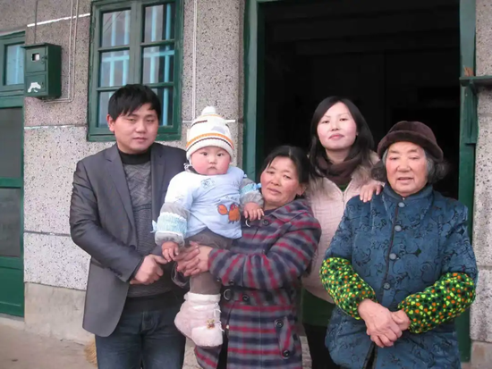  龙睿熙家庭合照，图源/当事人家属