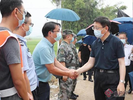 瑞丽新增“15+2”,最小仅3岁!云南省委书记冒雨检查,要求“镇守边关、视死如归”!