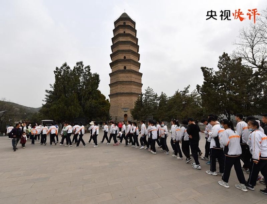 【央视快评】以学铸魂，筑牢信仰之基、补足精神之钙、把稳思想之舵