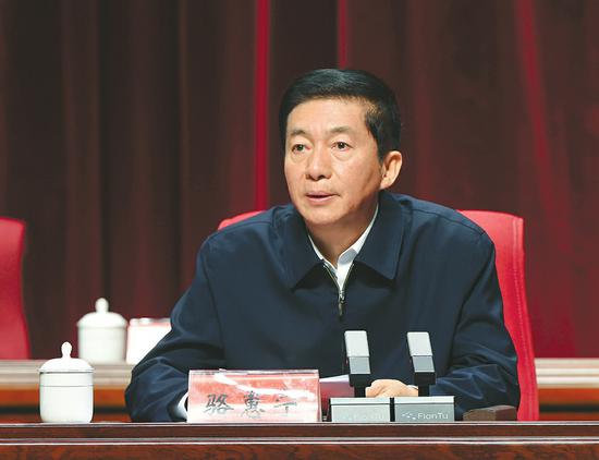 省委书记骆惠宁在山西省支持民营企业发展大会上发表讲话。山西日报记者李联军摄