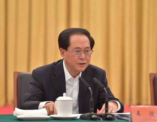 26日晚,车俊主持省级党员领导干部会议并讲话。浙江新闻客户端记者 梁臻 摄