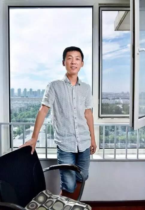 创业第五年,pptstore创始人丁峰依然和他的团队挤在一个商住小区的两室一厅