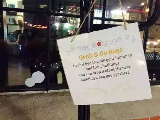 grab & go bags是方便员工来回于两个办公楼的便利手袋,用来装笔记本电脑