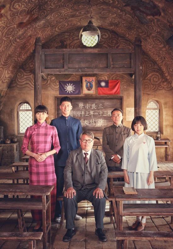 一个又一个掩盖真相的谎言,让原本的乌托邦变得粉碎。