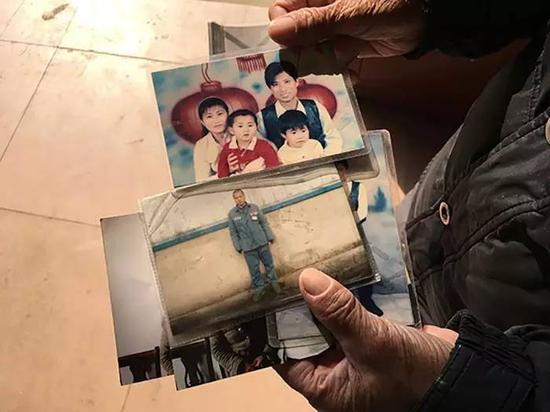 程发根的父亲展示儿子深陷囹圄前后的照片