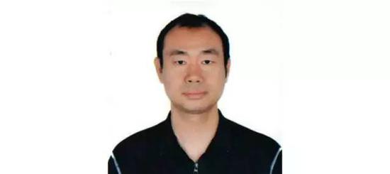 刘方当年的证件照片。