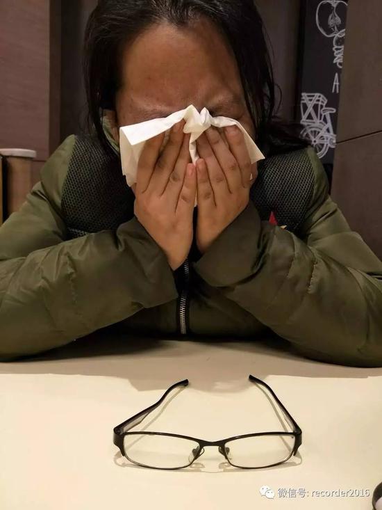 王艳玲谈及母亲,多次情绪失控