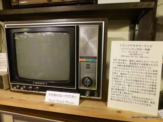 索尼特丽珑彩电。图片来自:Pinterest