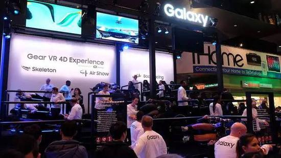 Galaxy 连续三年在同一个位置展示 Gear VR