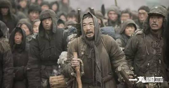 2012年末,华谊领衔的制片方面组成的“复仇者联盟”与多条主力院线方面组成“守护者联盟”就《一九四二》的票房分账展开了激烈的谈判