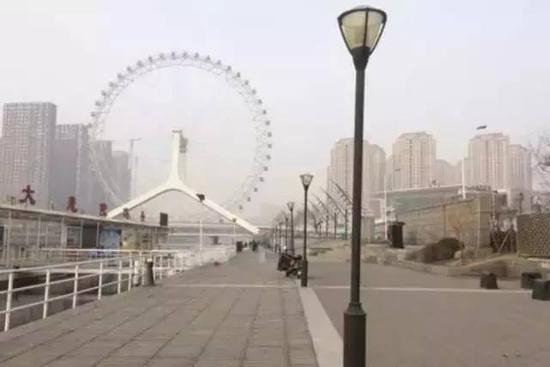 赵春华摆摊的地方。图片来源于央视新闻