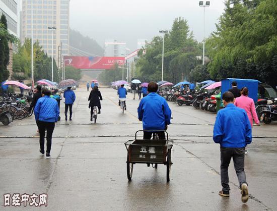 日媒:中国白领的高工资之谜|年收入|中国白领工资