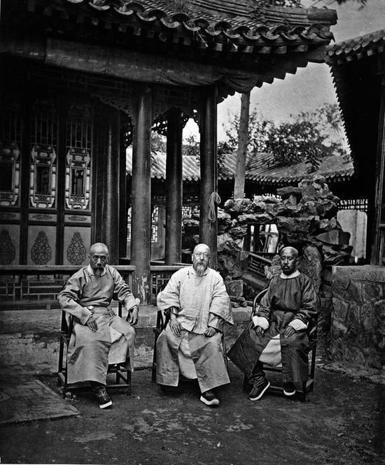 上图沈桂芬、董恂、毛昶熙,1871年。