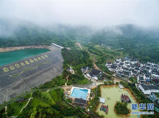空中俯瞰浙江省舟山市定海区新建社区(9月21日摄)。新华社记者 徐昱 摄