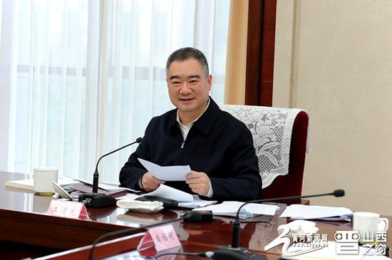 图为省委常委、宣传部长王清宪出席座谈会并讲话。记者侯津刚摄。