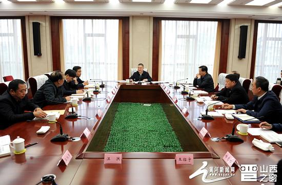 图为座谈会现场。
