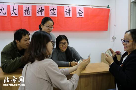 红桥区委书记曲孝丽再当主播与青年互动