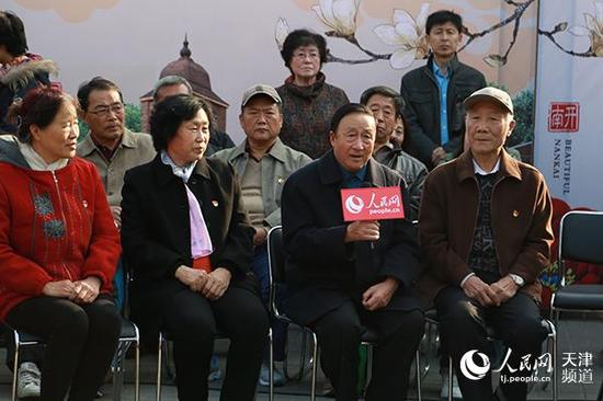 昔阳里社区居民李德满提问。唐心怡/摄