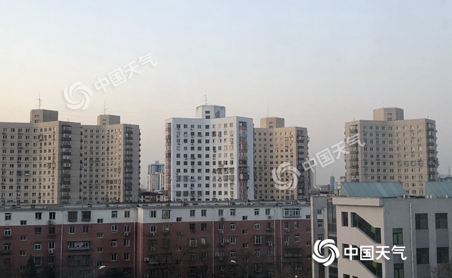 今晨，北京阳光已经开始“营业”。（图/江漪）