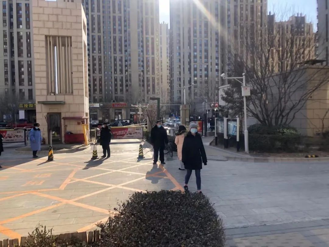独家大兴确诊病例小区居民亲历上午11点小区封闭18点上千户核酸检测