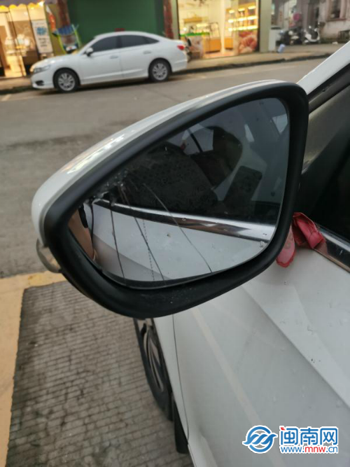 后视镜被撞坏车辆