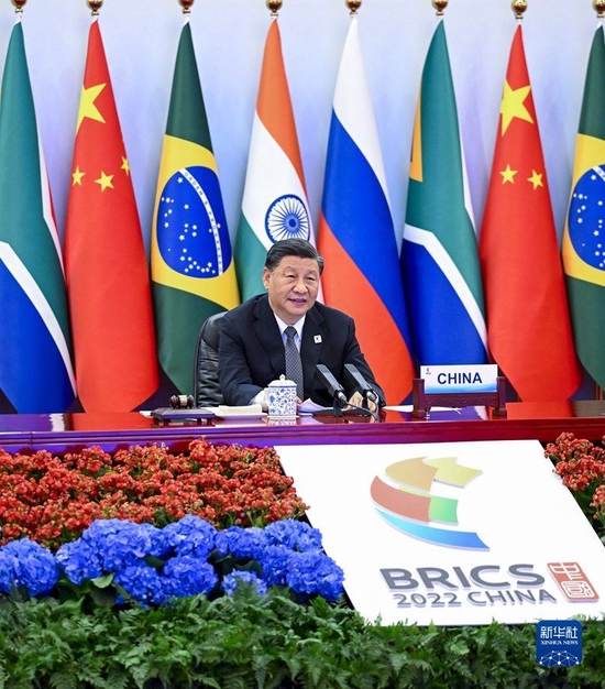 6月23日晚,国家主席习近平在北京以视频方式主持金砖国家领导人第十四次会晤并发表题为《构建高质量伙伴关系 开启金砖合作新征程》的重要讲话。新华社记者 李学仁 摄