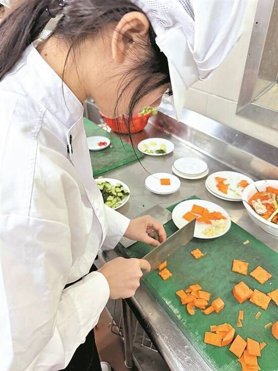  刀工考试 受访者供图