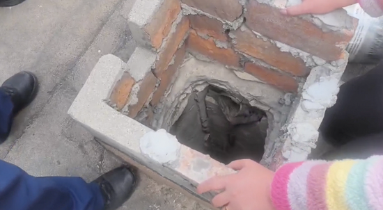  11楼楼顶管道口。图源：西藏消防