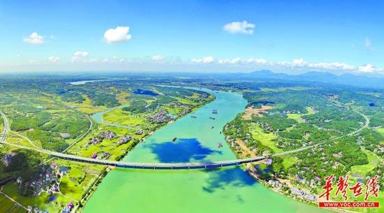 2017年8月29日，湘江衡山段水清岸绿天蓝。(资料照片) 湖南日报记者 童迪 摄