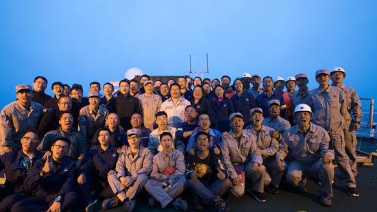 海上发射任务成功后,全体出海人员合影。中国运载火箭技术研究院供图