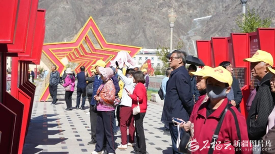  伊吾縣伊水園景區的遊客。迪里夏提·買買提攝