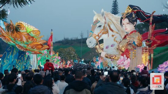 百万游客涌向盐都，“天下第一灯”引领时代风潮