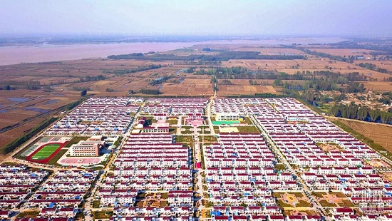△这是菏泽市东明县尚庄社区,共安置5个自然村、5000余名黄河滩区群众。(资料图)