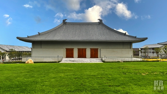  △中国佛学院，凤凰岭新校区。（图/视觉中国）