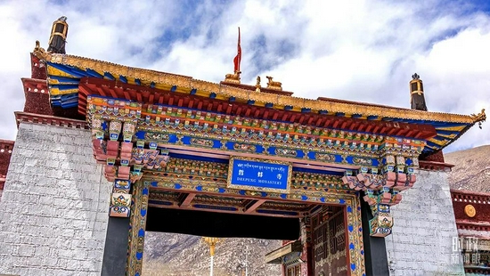  △西藏拉萨，哲蚌寺。2021年7月，习近平总书记曾到这里了解西藏宗教工作情况。（图/视觉中国）