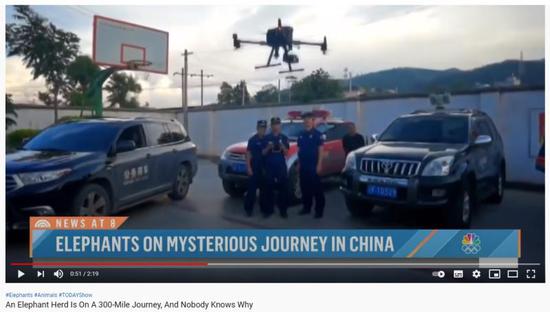 这几天,为何这么多外媒都对中国东北部的这件事“上心”?(图6) 云南出动无人机确保象群安全 截图自NBC报道