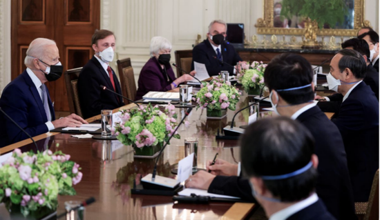 美日双方会谈,不少人戴了两只口罩