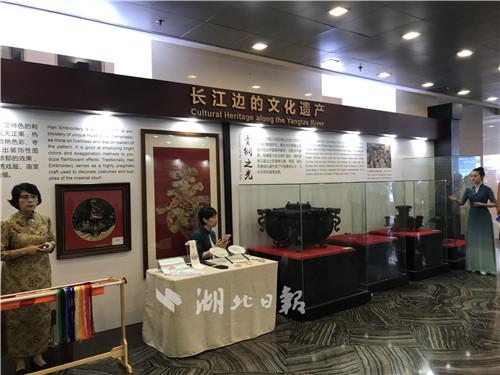 长江边的文化遗产展示区