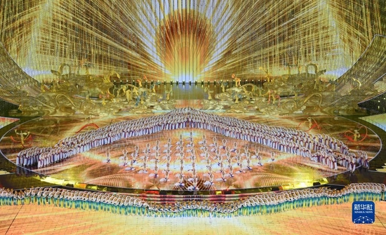 2019年5月15日,亚洲文化嘉年华活动在北京“鸟巢”举行。这是手姿舞蹈《丝路绽放》。新华社记者 王毓国 摄