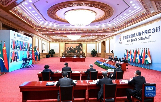 6月23日晚,国家主席习近平在北京以视频方式主持金砖国家领导人第十四次会晤并发表题为《构建高质量伙伴关系 开启金砖合作新征程》的重要讲话。新华社记者 饶爱民 摄