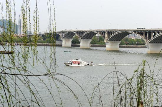 长沙渔政人员在湘江开展禁渔巡查巡逻（龙弘涛 摄）（资料图）