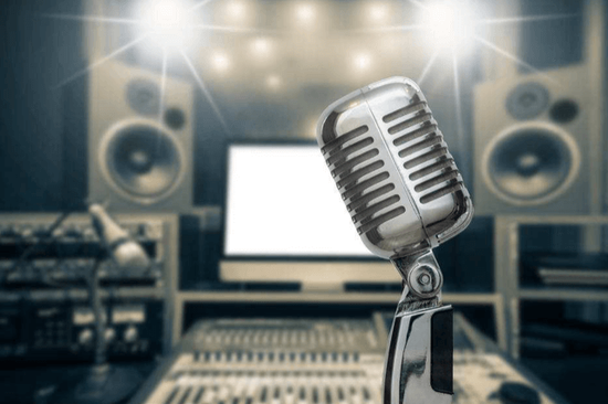 《长春冰雪之夜》温暖落幕 谢娜给媒体送麻花不改搞笑本色