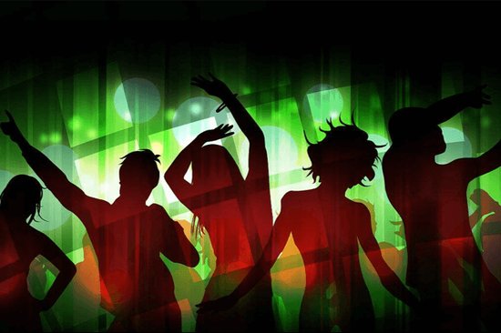 F1赛车电影热映推动集团营收破十亿